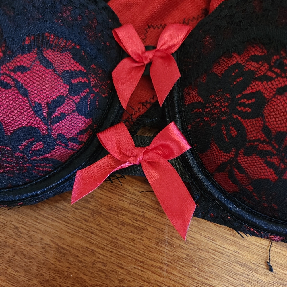 HOT TOPIC Black and Red Lace Bra with Underwire Support 34B - Picture 8 of 12